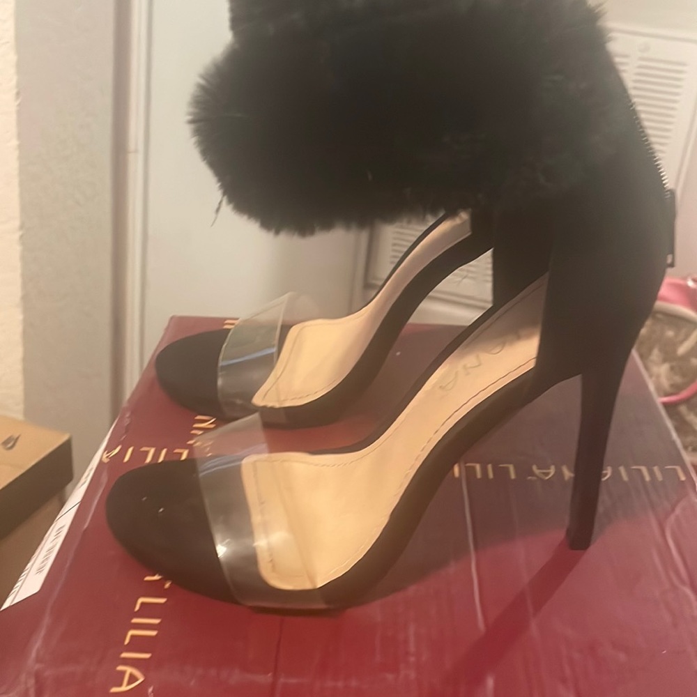 Black heels with furry strap